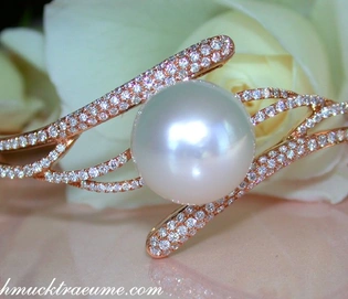 Exquisiter Armreif mit Südseeperle 15 mm in Roségold 750