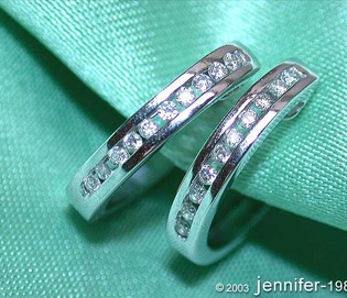 Zarte Creolen aus Weißgold 585 mit 0.400 ct Diamanten