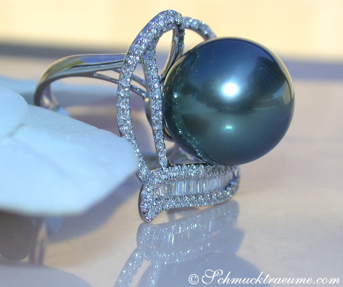 Prächtiger Tahitiperle Ring mit Brillanten & Diamanten in Herz-Design, 0.810 Karat, 14-15 mm Perle, Weißgold 750
