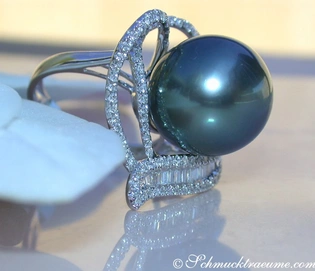 Prächtiger Tahitiperle Ring mit Brillanten & Diamanten in Herz-Design, 0.810 Karat, 14-15 mm Perle, Weißgold 750