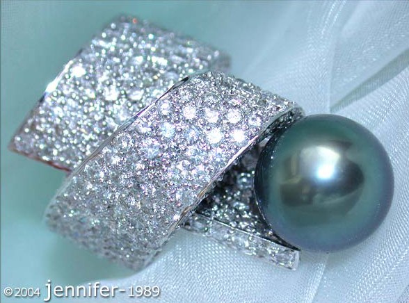Glänzender Tahitiperlenring mit Brillanten in Weißgold, detailreich, elegant