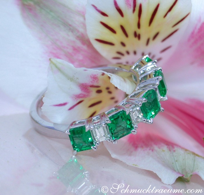 Exquisiter Smaragd Ring mit Baguette Diamanten - Image 3