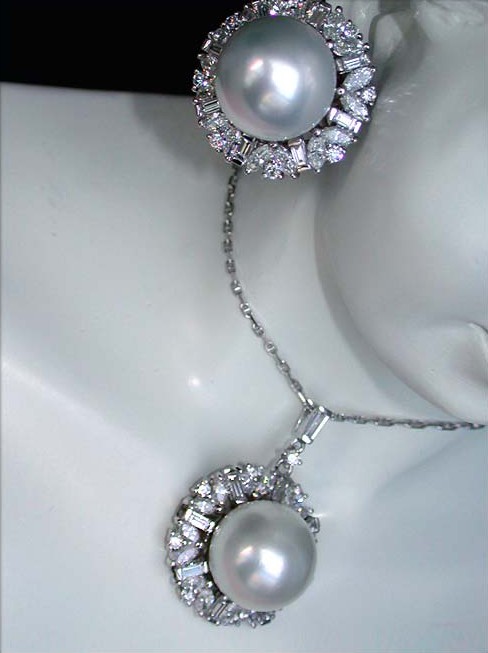 Südseeperlen-Anhänger mit Diamanten, 14 mm, 750 Weißgold, getragen.