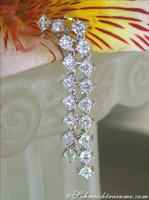 Lange Brillant Ohrgehänge im Ketten Design aus Weißgold 750