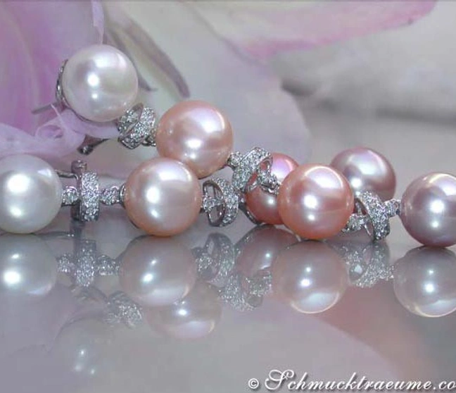 Multicolor Süßwasserperlen Ohrgehänge in Weißgold, warme Farben, feminines Design Multicolor Süßwasserperlen Ohrgehänge in Weißgold, warme Farben, feminines Design