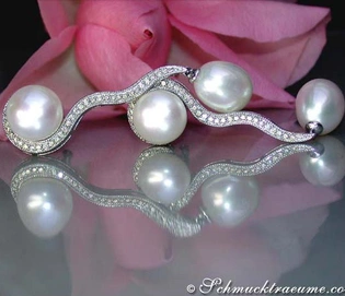 Geschwungene Süßwasser Perlen Ohrringe mit Brillanten