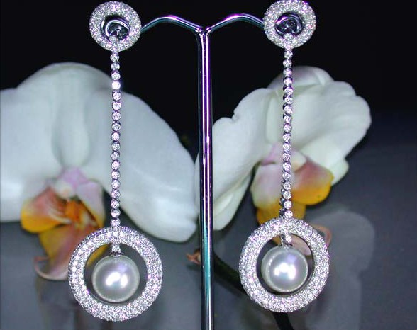 Ausgesuchte Südseeperlen Ohrgehänge mit Brillanten (7 cm) - Image 2