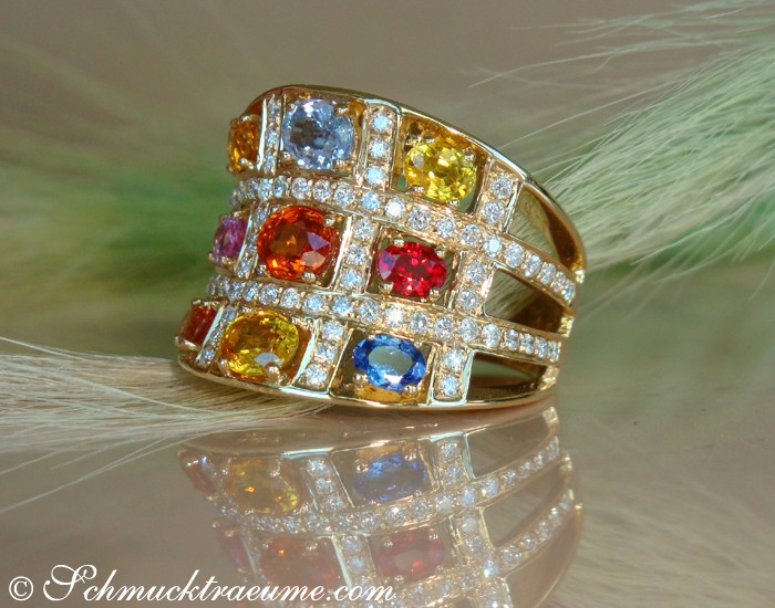 Goldener Ring mit Multicolor Saphir und Brillanten