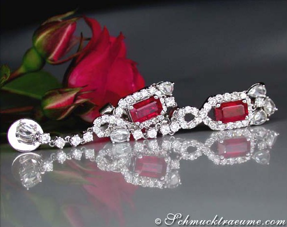 Weißgold 750 Ohrgehänge mit Burma-Rubinen und Diamanten