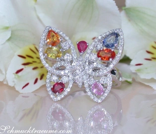 Schmetterling-Ring aus Weißgold 750 mit farbenfrohen Saphiren und Brillanten.
