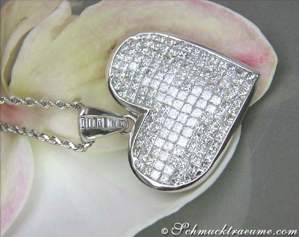 Weißgold Herz-Anhänger mit Diamantbesatz, detailreich, aufwendig verarbeitet