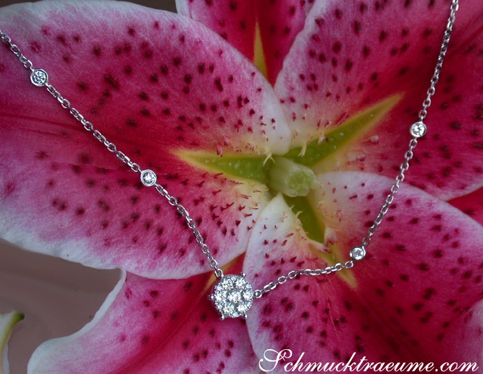 Exquisite Diamant-Halskette in Weißgold 750, Detailaufnahme mit zarten Kettensträngen