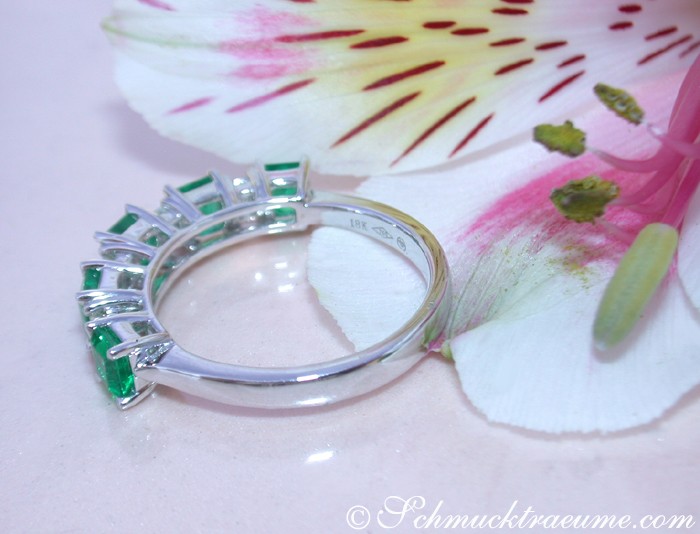 Exquisiter Smaragd Ring mit Baguette Diamanten - Image 7