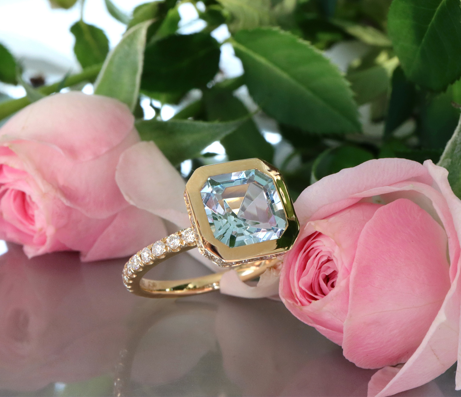 Raffinierter Aquamarin-Ring 585 Gelbgold mit Diamanten, Detailaufnahme