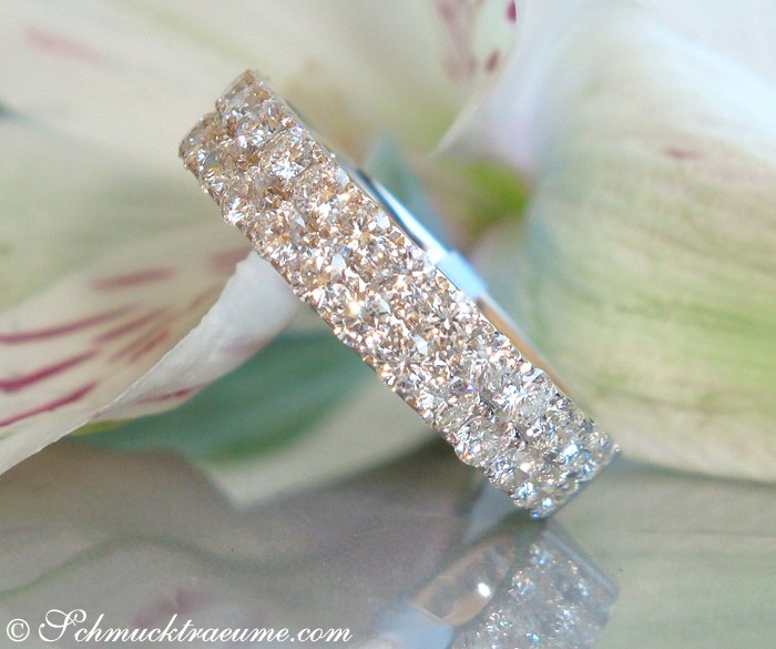 Edler Brillanten Memory Ring in Weißgold 750, zweireihig mit funkelnden Diamanten