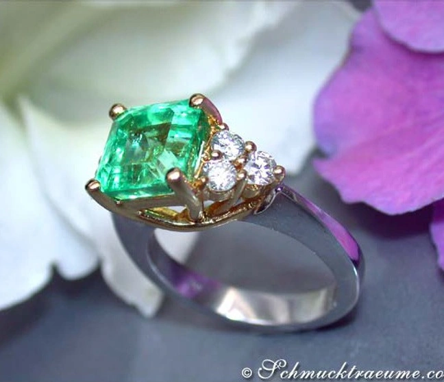 Exquisiter Smaragd Ring mit Brillanten - Image 1 Exquisiter Smaragd Ring mit Brillanten - Image 1