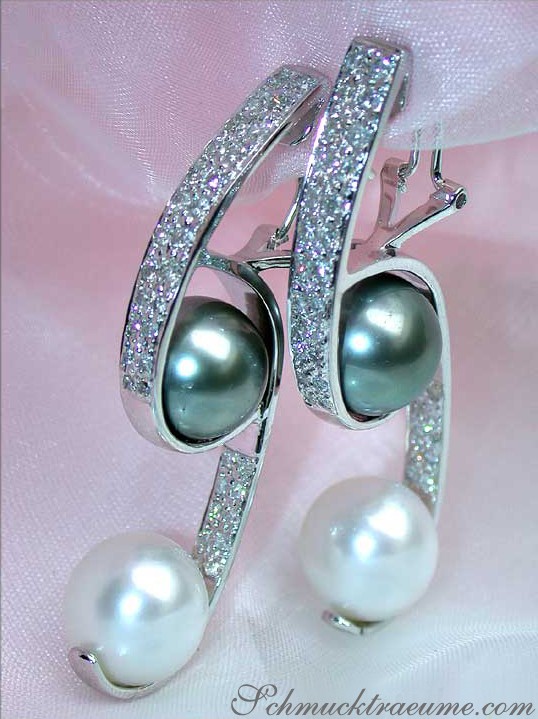 Verzierte Ohrhänger mit Perlen und Diamanten, makellose Details, elegant gestaltet