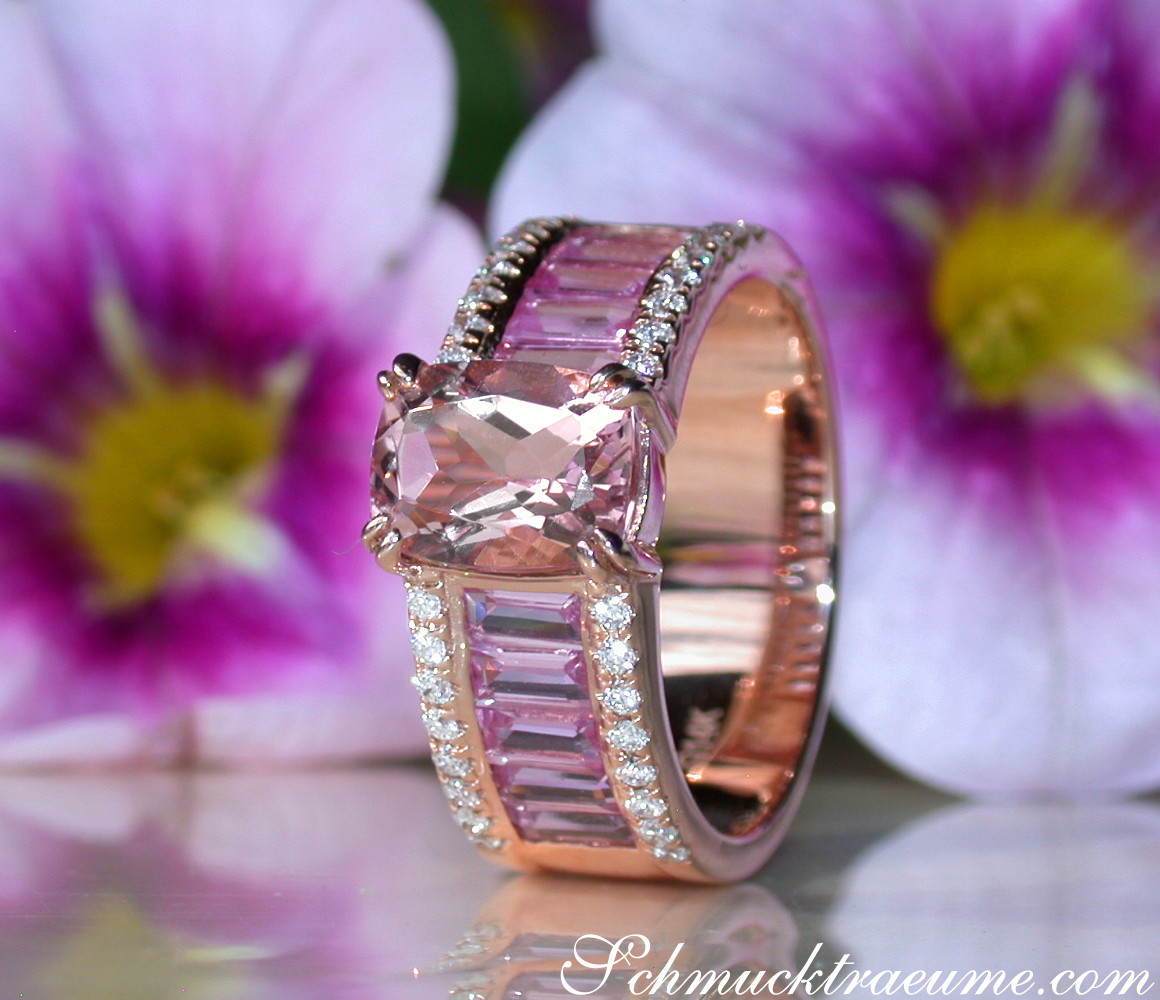 Detailansicht von Roségold-Morganit-Ring mit pinken Saphiren und Brillanten.