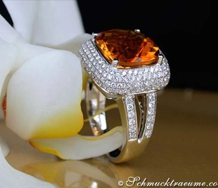 Stattlicher Madeira Citrin Ring mit Brillanten in Weißgold
