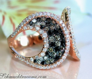 Rosenring mit schwarzen, naturbraunen und weißen Diamanten in Roségold