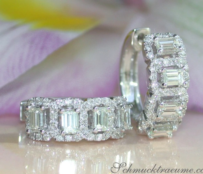 Baguette-Diamant-Ohrstecker in Weißgold, elegant und prächtig Baguette-Diamant-Ohrstecker in Weißgold, elegant und prächtig