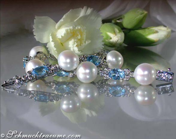 Süßwasserperlen-Armband mit Blautopasen und Brillanten