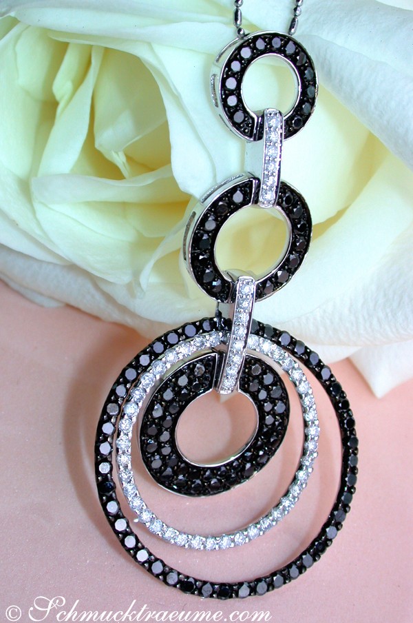 Extra langer Brillanten Anhänger mit schwarzen Diamanten - Image 2