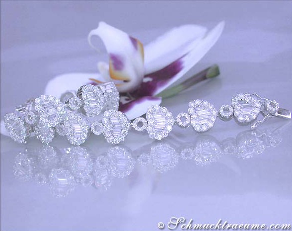 Weißgold-Armband mit Diamant-Herzen, Detailaufnahme, elegant und strahlend