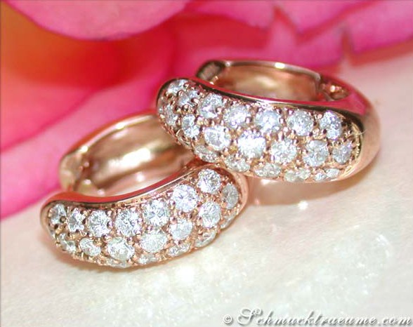 Feine Brillanten Creolen in Roségold 585: Zarte Ohrringe mit Diamantenbesatz