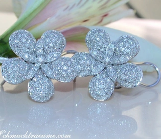 Blumen-Design-Ohrstecker mit 1.560 Karat Diamanten in Weißgold 585