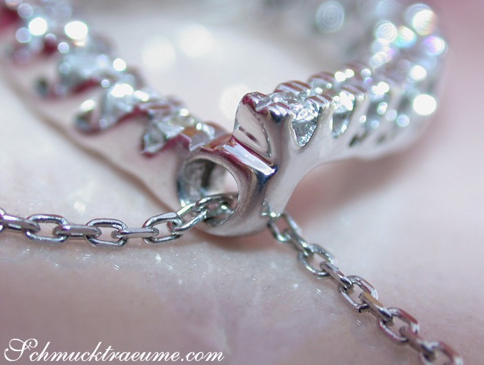 Diamant-Tropfen-Anhänger in Weißgold mit Glanz und Brillanz