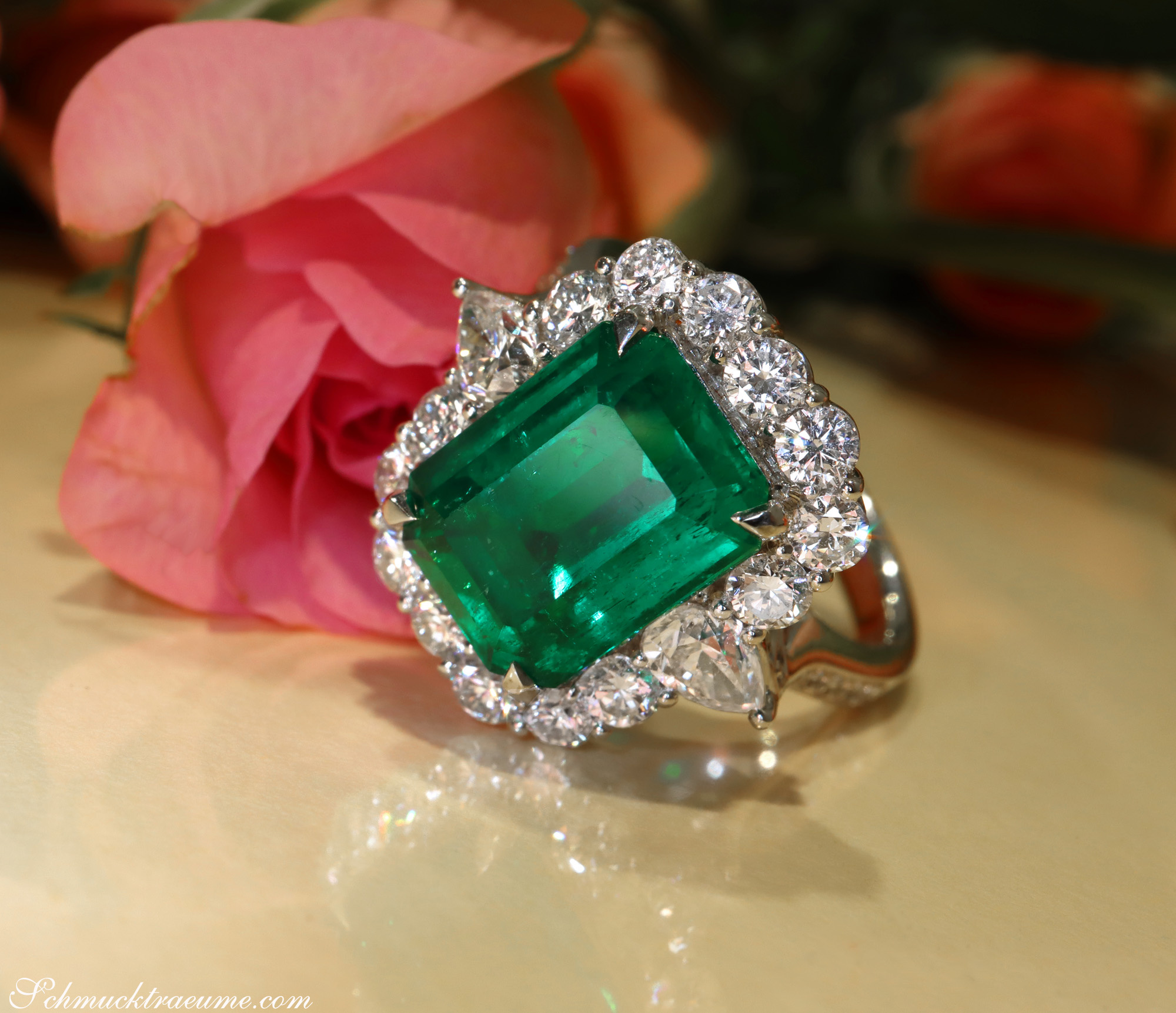 High Jewelry: Einzigartiger kolumbianischer Smaragd Ring  (Muzo Green, Minor Oil) - Image 7