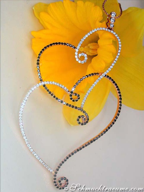 Unübersehbarer Herz Anhänger mit schwarzen Diamanten - Image 3