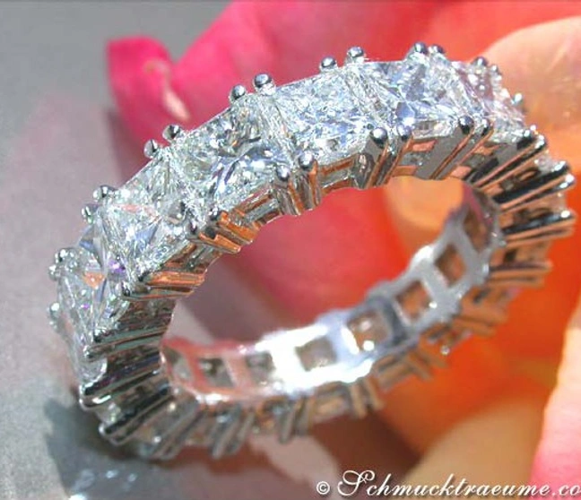 Weißgold 750 Diamanten Memory Ring, 9,05 ct., Detailaufnahme, prachtvolle Schmuckarbeit Weißgold 750 Diamanten Memory Ring, 9,05 ct., Detailaufnahme, prachtvolle Schmuckarbeit