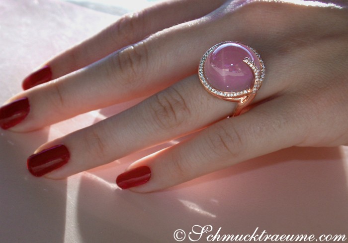 Rosenquarz-Ring mit Brillanten, rosegoldenes Design, Detailaufnahme