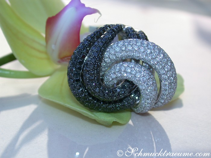 Üppiger schwarze Diamanten Ring mit weißen Brillanten - Image 3