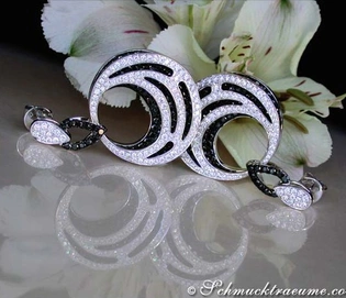 Luxuriöse Ohrgehänge mit schwarzen Diamanten (7,03 ct.) - stehendes Design, kontrastreiches Funkeln