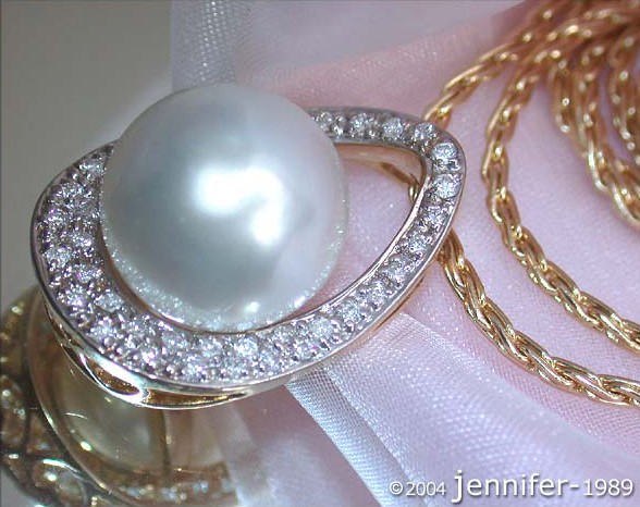 Perlenanhänger im Mikimoto-Design, 0.400 Karat, 12-13 mm, Gelbgold 750