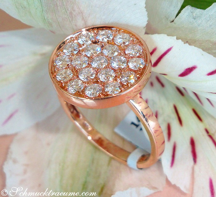 Runder Brillant-Ring aus Roségold mit feinen Brillanten, Detailaufnahme