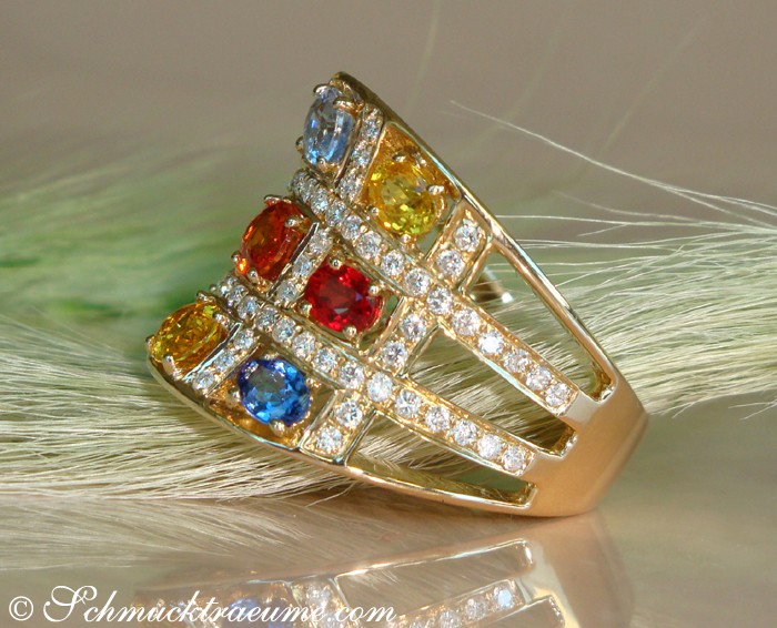 Goldener Ring mit Multicolor Saphiren und Brillanten, Detailansicht