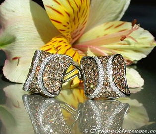 Ohrstecker mit 2.890 Karat naturbraunen & weißen Brillanten in Weißgold 585