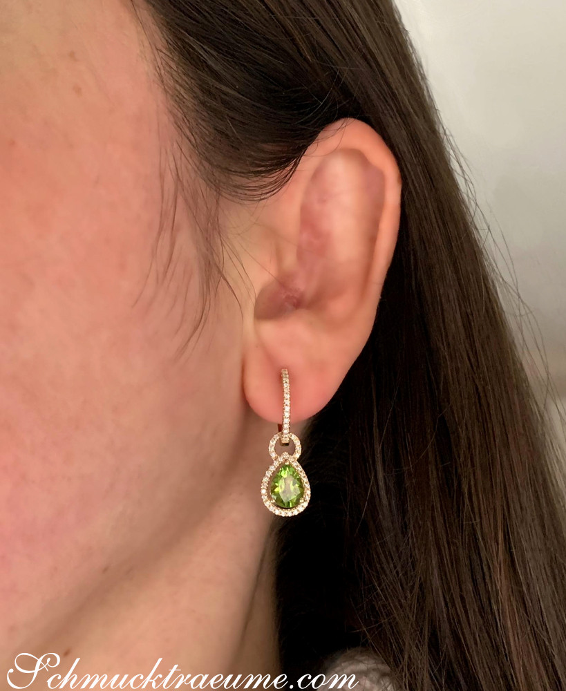 Peridot-Tropfen-Ohrringe aus Gelbgold 585, detailreich mit Diamanten verziert