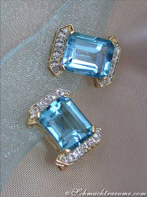 Gelbgold 585 Ohrstecker mit blauen Blautopas und Diamanten, Detailaufnahme