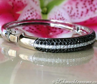 Interessanter Brillanten & schwarze Diamanten Armreif in Weißgold 585, funkelnd und elegant