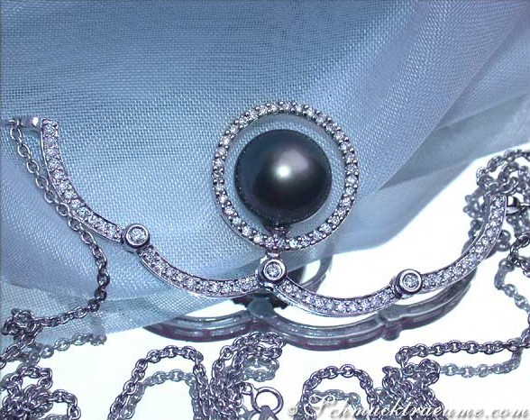 Weißgold 750-Collier mit 0.950 Karat und 11-12 mm Tahitiperle, Detailaufnahme.