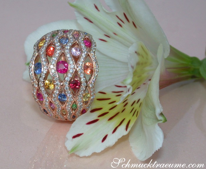 Stattlicher Regenbogen Saphir Ring mit Diamanten - Image 4