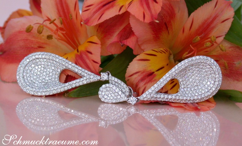 Stattliche Brillanten-Ohrgehänge im Tropfen-Design aus Weißgold 585