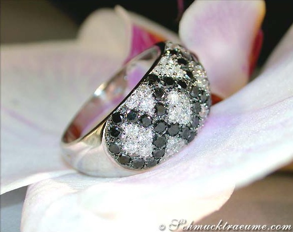 Interessanter Schwarzer Diamanten-Ring im Rauten-Design aus Weißgold 585