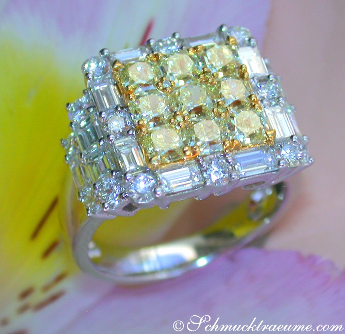 Detailansicht von Diamant-Ring mit gelben und weißen Diamanten in Weißgold 750