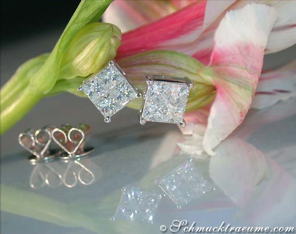 Princess-Diamant-Ohrstecker in Weißgold, 1,22 ct., Detailaufnahme, elegant und zart